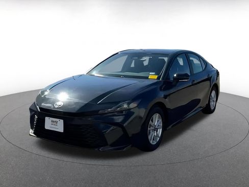 Used 2025 Toyota Camry LE image 4
