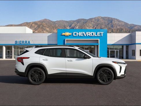 New 2026 Chevrolet Trax ACTIV w/ Sunroof Package FWD image 2