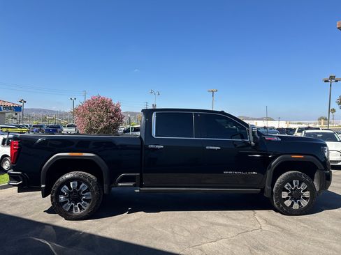 Used 2024 GMC Sierra 2500 Denali w/ Technology Package AWD/4WD image 4