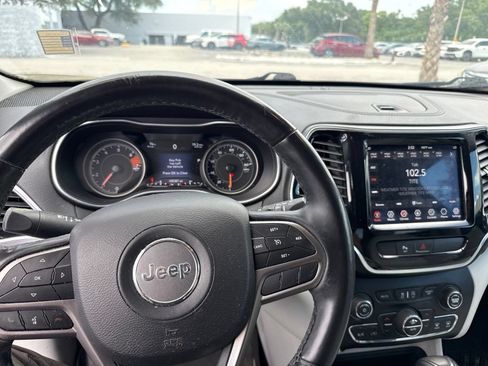 Used 2019 Jeep Cherokee Limited FWD image 6