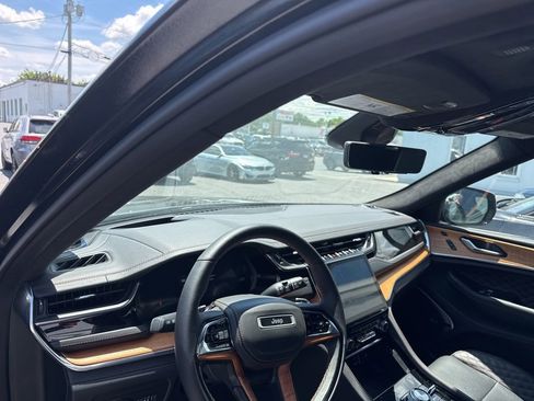 Used 2024 Jeep Grand Cherokee Summit AWD/4WD image 13