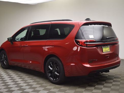 New 2026 Chrysler Pacifica Limited w/ S Appearance Package image 13