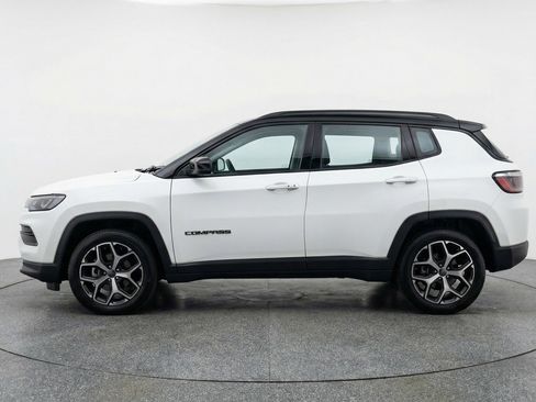 Used 2025 Jeep Compass Limited image 5
