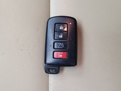 Used 2019 Toyota Highlander XLE image 32