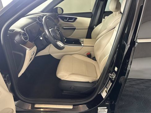 Used 2024 Mercedes-Benz GLC 300 image 3