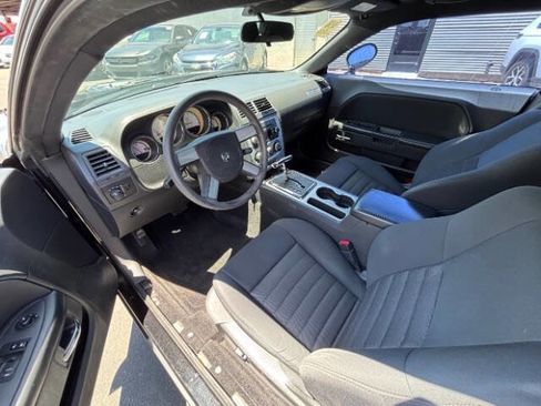 Used 2010 Dodge Challenger SE RWD image 13
