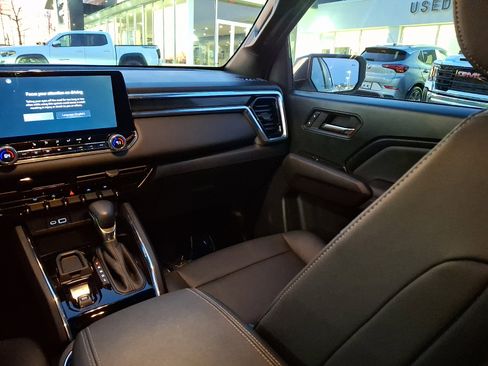 Used 2024 GMC Canyon Elevation w/ Elevation Premium Package image 16