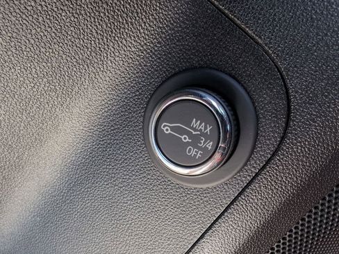 Used 2023 GMC Acadia SLT image 21