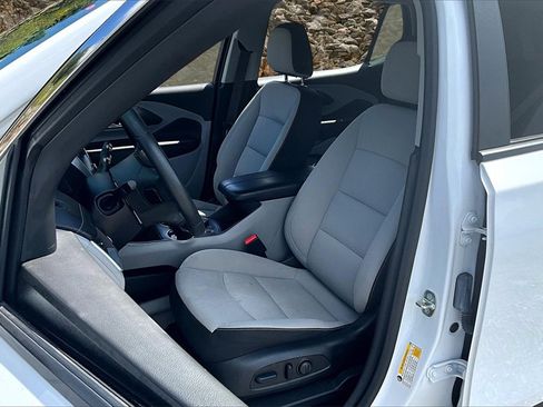 Used 2023 GMC Terrain SLE w/ Driver Convenience Package image 24