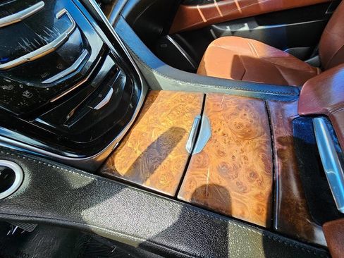 Used 2015 Cadillac Escalade Luxury image 29