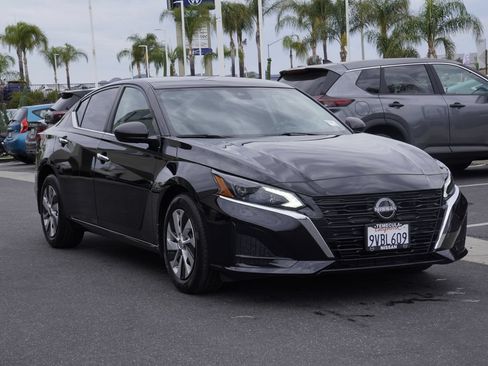 Used 2025 Nissan Altima 2.5 S FWD image 2