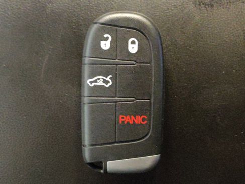 Used 2021 Jeep Grand Cherokee Laredo RWD image 32