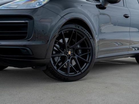 Used 2023 Porsche Cayenne GTS AWD/4WD image 2