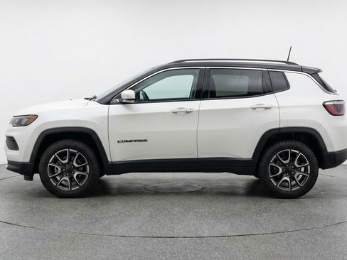 Used 2025 Jeep Compass Trailhawk AWD/4WD image 5
