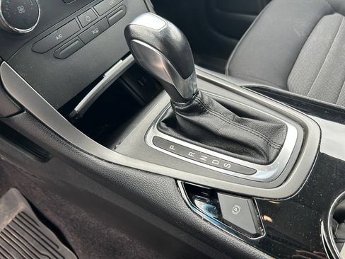 Used 2017 Ford Edge SE AWD/4WD image 23