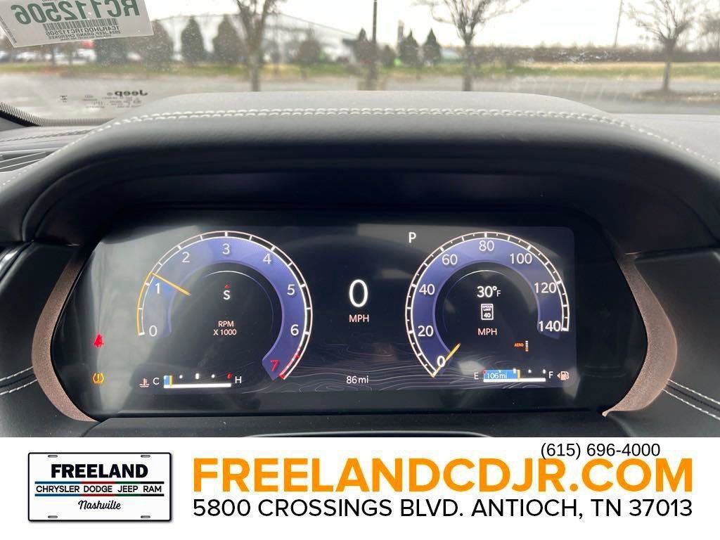 Used 2024 Jeep Grand Cherokee Overland w/ Luxury Tech Group IV AWD/4WD image 8