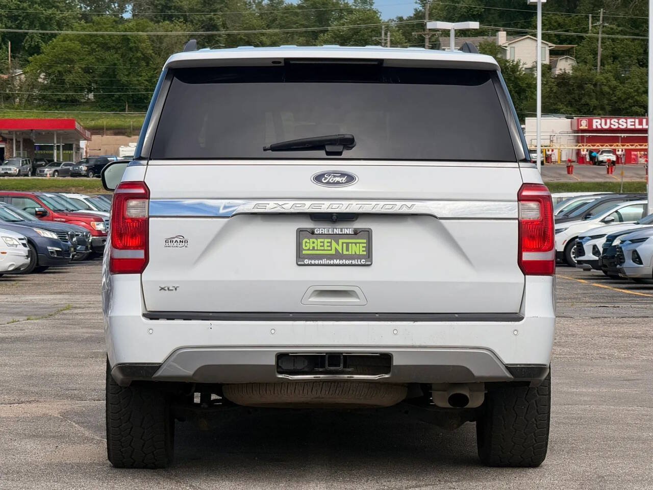 Used 2019 Ford Expedition XLT w/ Equipment Group 202A AWD/4WD image 4