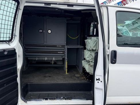 Used 2011 Chevrolet Express 2500 RWD image 17