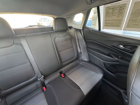 Used 2025 Chevrolet Trax LT image 37