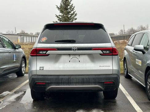 Used 2024 Toyota Grand Highlander Platinum image 3