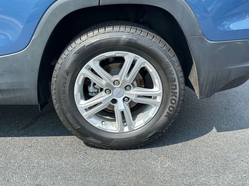 Used 2024 GMC Terrain SLE w/ Driver Convenience Package AWD/4WD image 9