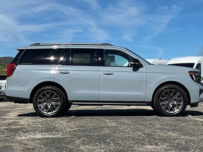 New 2026 Ford Expedition Platinum w/ Stealth Appearance Package