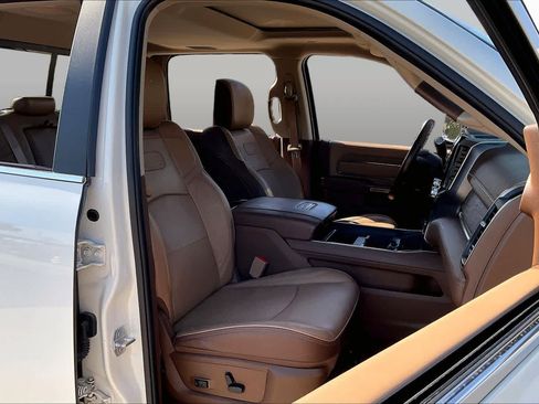 Used 2022 RAM 2500 Limited AWD/4WD image 9
