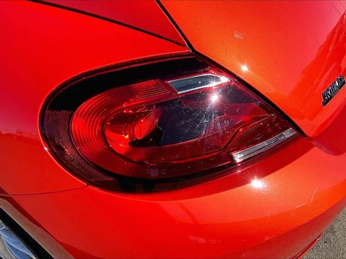 Used 2018 Volkswagen Beetle 2.0T SE image 25