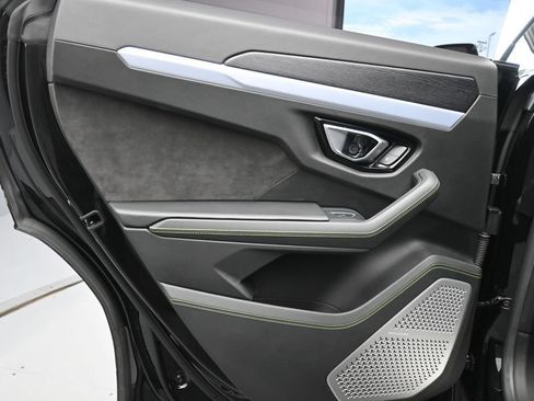 Used 2019 Lamborghini Urus AWD/4WD image 19