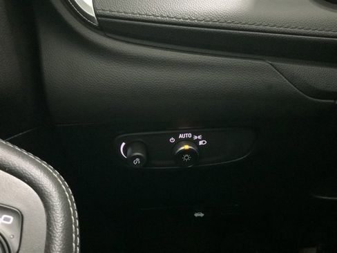 Used 2024 Buick Encore GX Sport Touring image 36