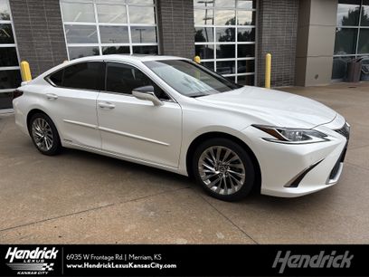 Used 2022 Lexus ES 300h w/ Accessory Package
