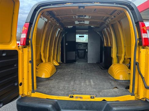 Used 2019 Chevrolet Express 3500 w/ Driver Convenience Package image 10
