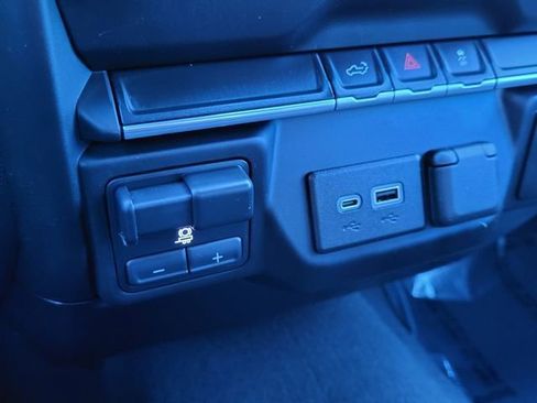 Used 2023 Chevrolet Silverado 2500 Custom w/ Custom Convenience Package image 23