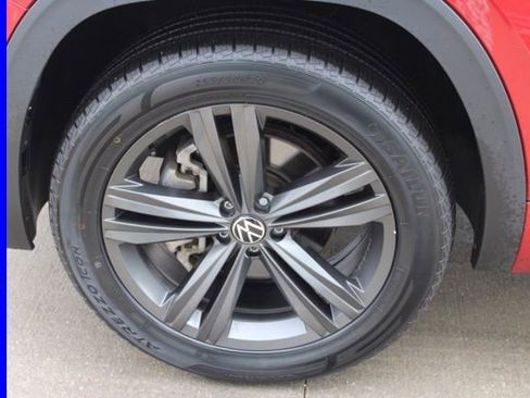 Used 2022 Volkswagen Atlas Cross Sport SEL R-Line image 13