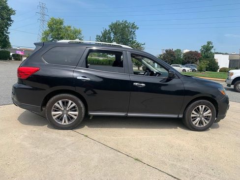 Used 2020 Nissan Pathfinder SV FWD image 17