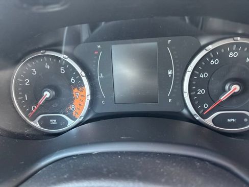 Used 2016 Jeep Renegade Latitude w/ Cold Weather Group AWD/4WD image 8