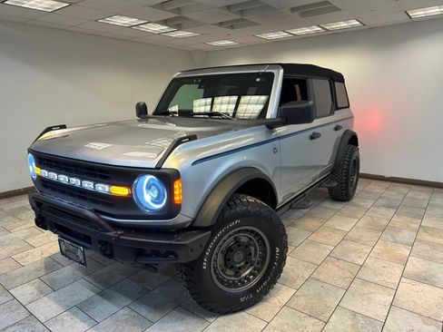Used 2022 Ford Bronco Black Diamond image 3