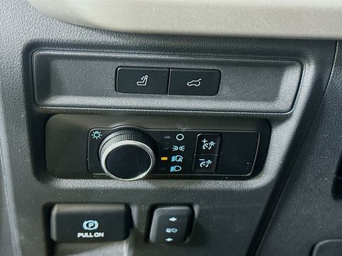 Used 2024 Ford Expedition XLT image 17