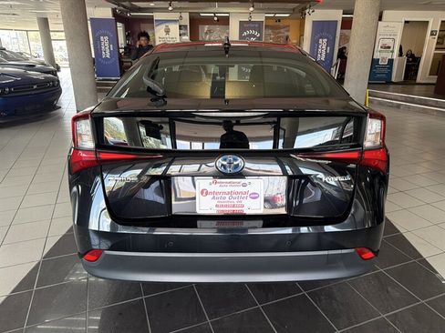 Used 2022 Toyota Prius LE image 8