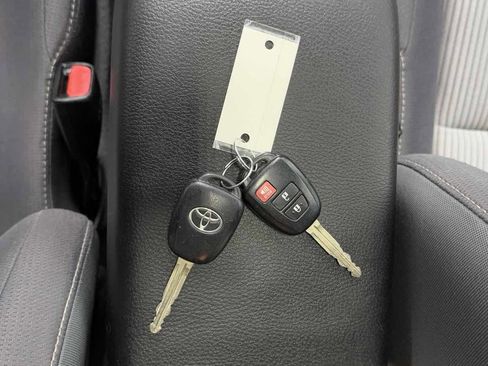 Used 2014 Toyota RAV4 XLE image 28