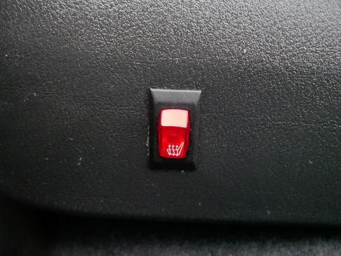 Used 1999 Volkswagen Beetle GLS FWD image 28