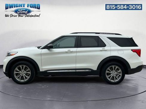 Certified 2022 Ford Explorer XLT w/ Equipment Group 202A AWD/4WD image 2