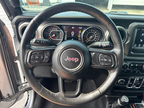 Used 2021 Jeep Gladiator Sport image 14
