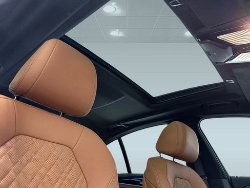 Certified 2023 BMW 530e w/ Convenience Package image 15