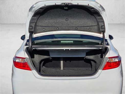 Used 2016 Toyota Camry LE image 6