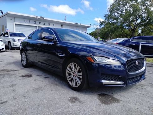 Used 2017 Jaguar XF Premium RWD image 26