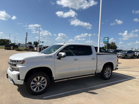 Used 2020 Chevrolet Silverado 1500 High Country w/ Technology Package AWD/4WD image 4
