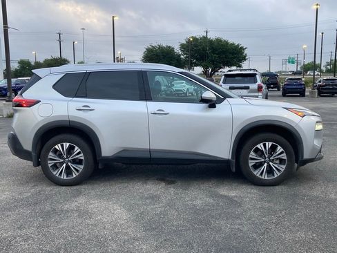 Used 2021 Nissan Rogue SV w/ Premium Package image 4