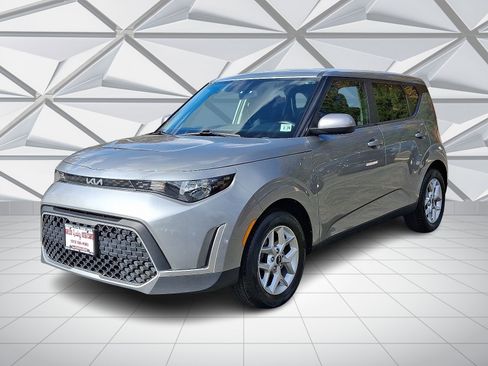 Used 2023 Kia Soul LX w/ LX Technology Package image 4