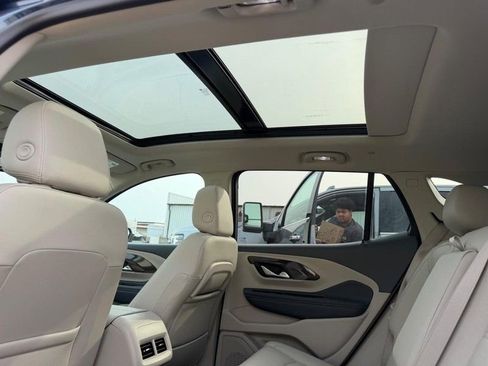 Used 2024 GMC Terrain Denali w/ Denali Premium Package image 9